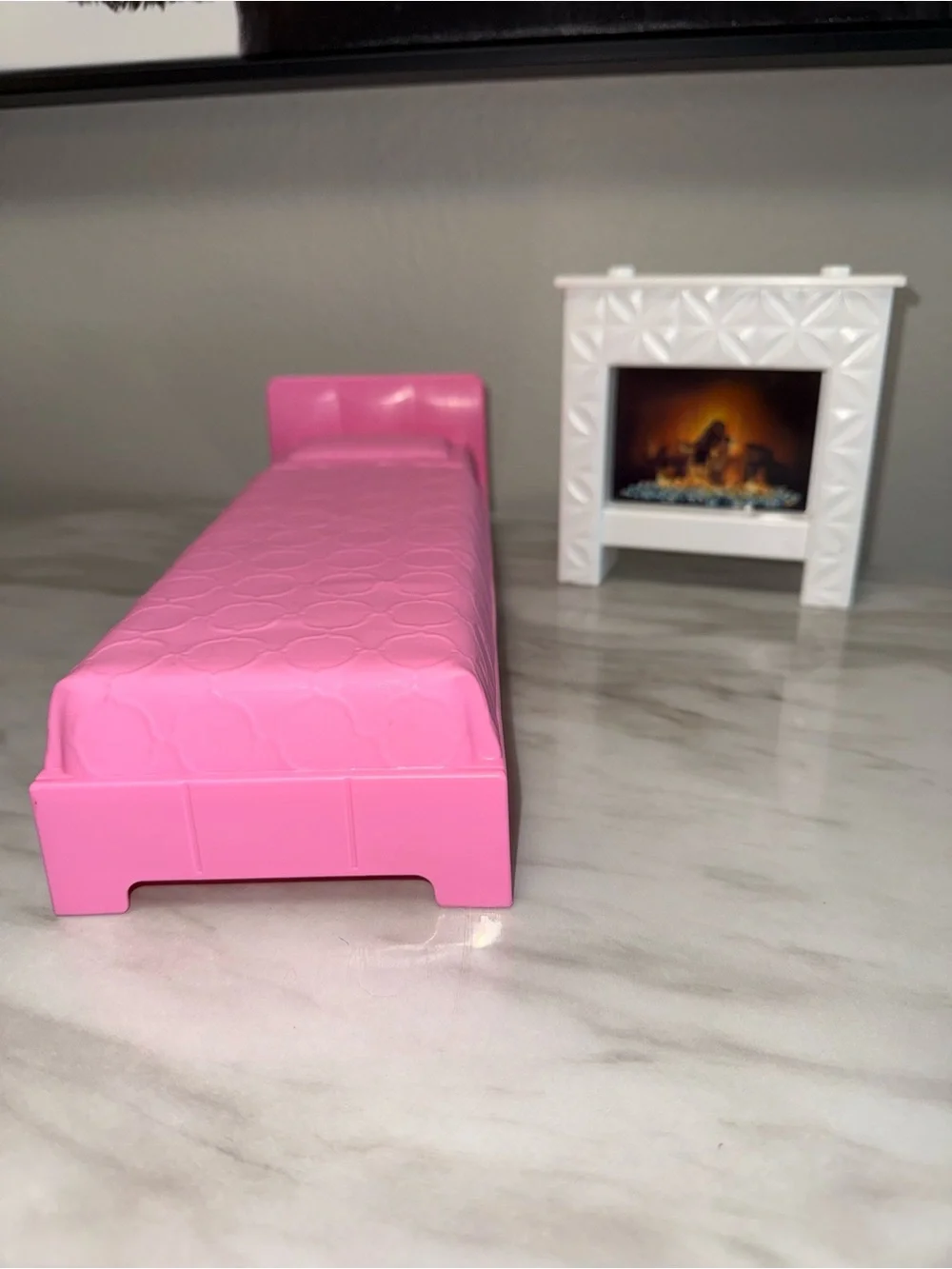 Barbie dream house pink bed and fireplace